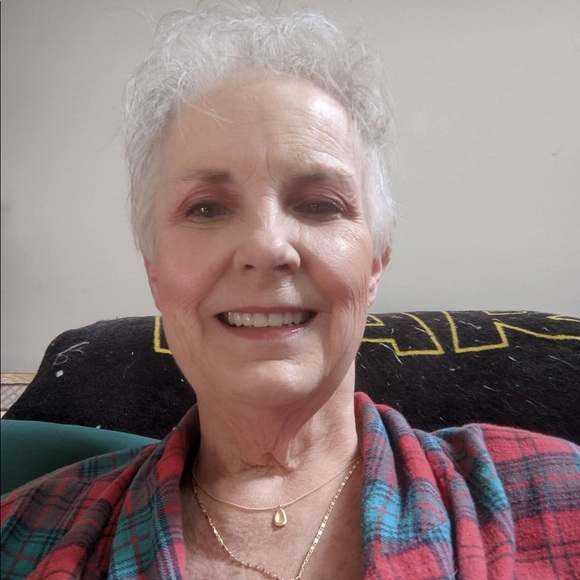 Meet your Posher, Laurie - Picture 2 of 5